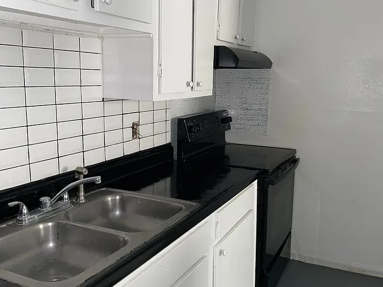 Victor — Photo 12