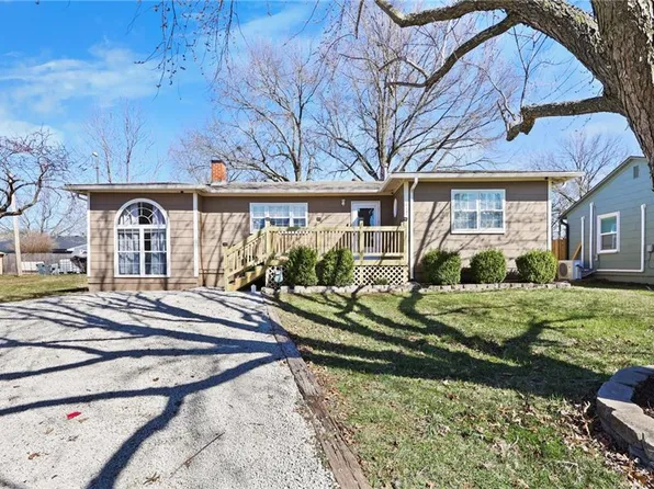 417 16th St, Osawatomie, KS 66064