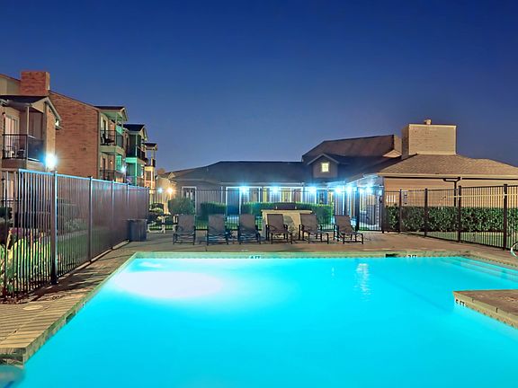 Dakota Ridge Apartments Pool at Night