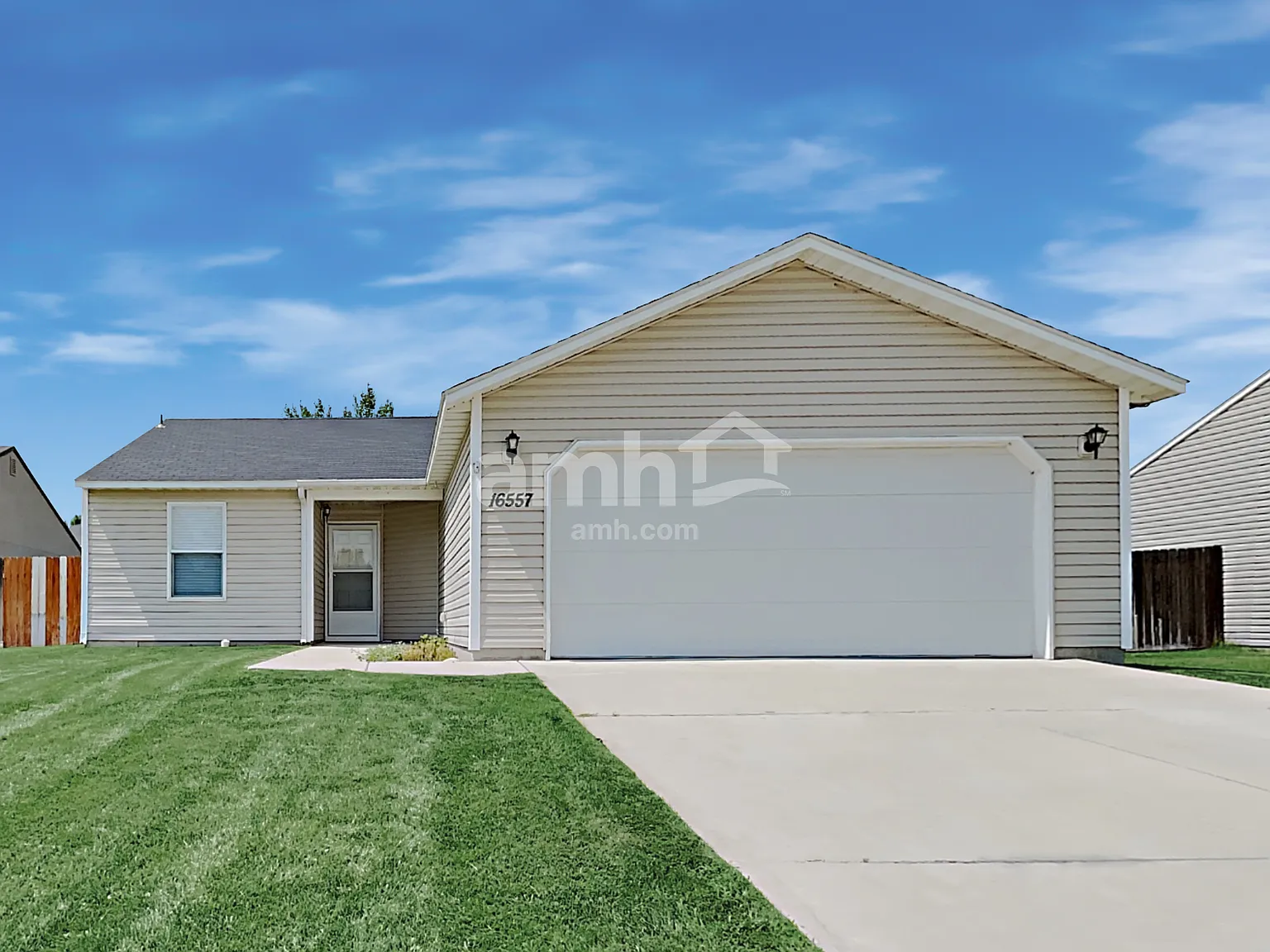 3 bed, 2.0 bath, 1216 sqft, $2,210 — Photo 1