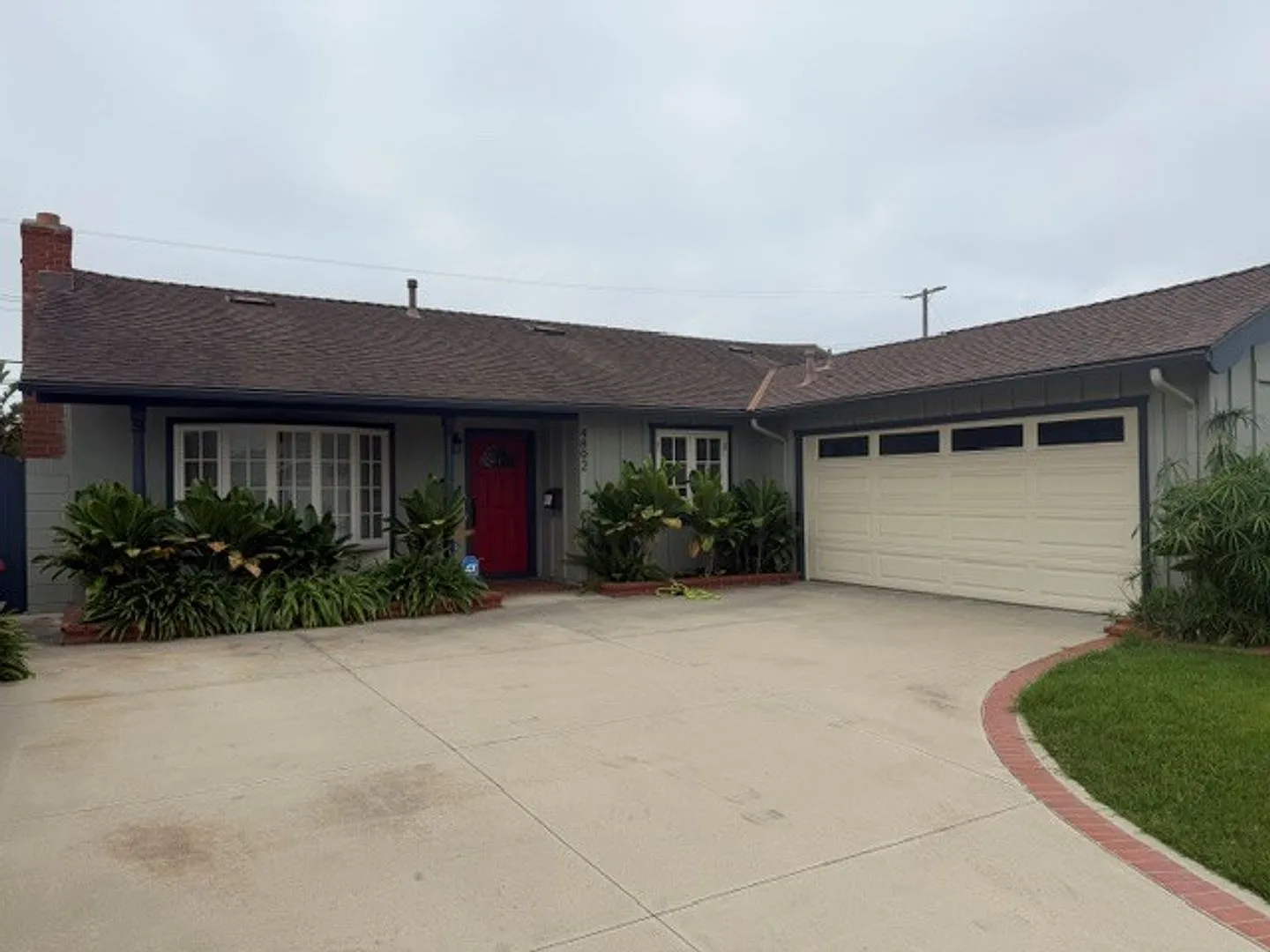 4 Bedroom 3 Bath Home With Family Room — Photo 3
