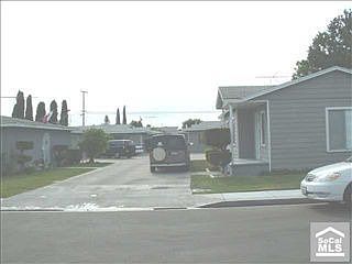 2nd image of 8851 La Salle St