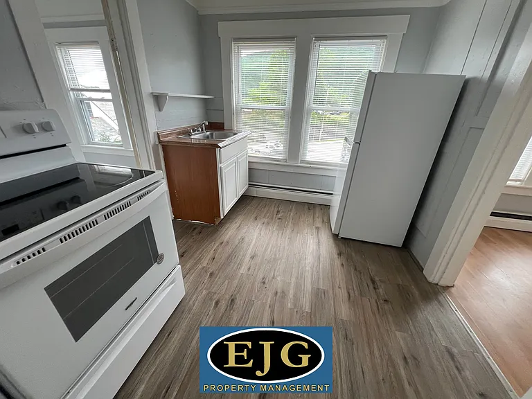 23 S Main St #10 — Photo 4