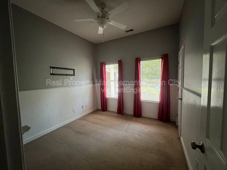 3910 Armitage Dr — Photo 17