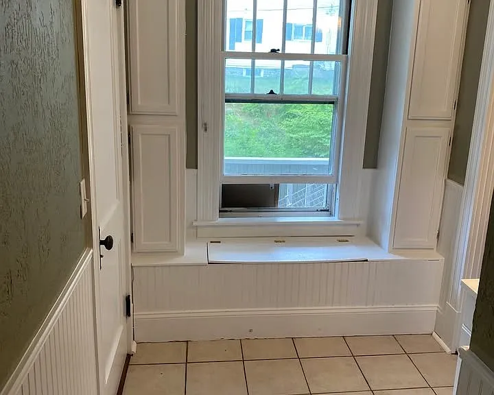 Bathroom (new floor not seen here)