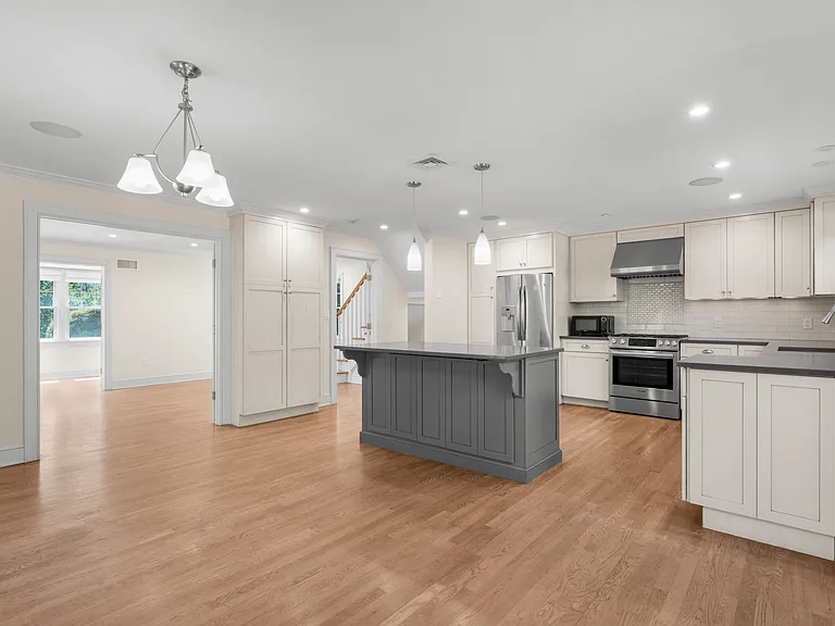 26 Vanderburgh Ave — Photo 13
