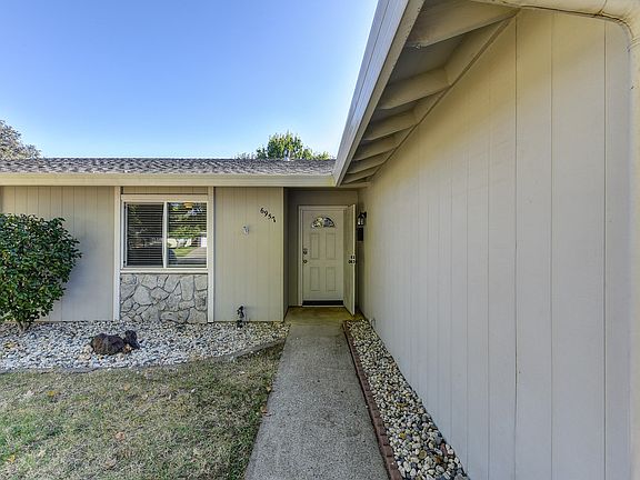 3rd image of 6957 Woodmore Oaks Dr