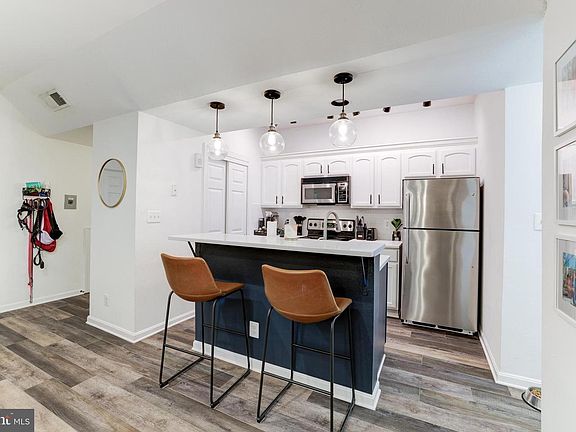 5th image of 3922 Penderview Dr APT 328