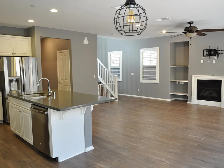 1124 Cherry Tree Ln — Photo 4