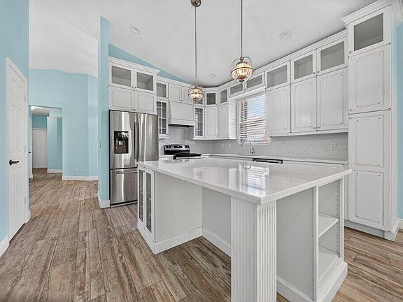 4th image of 1559 SE TIDEWATER Place