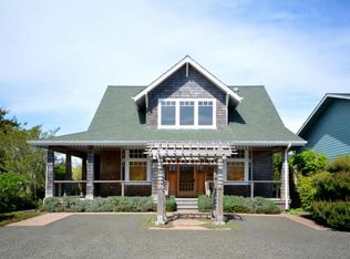 546 1st St, Gearhart, OR 97138