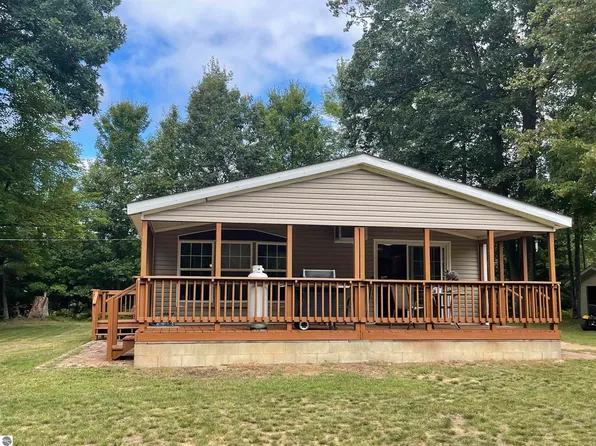 7288 Ashard Rd, Lake, MI 48632