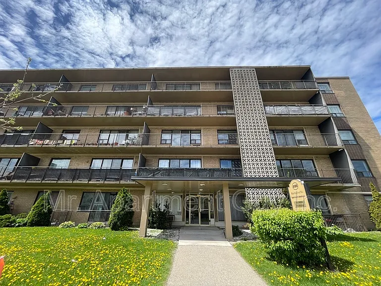4100 Bathurst St #302 — Photo 8