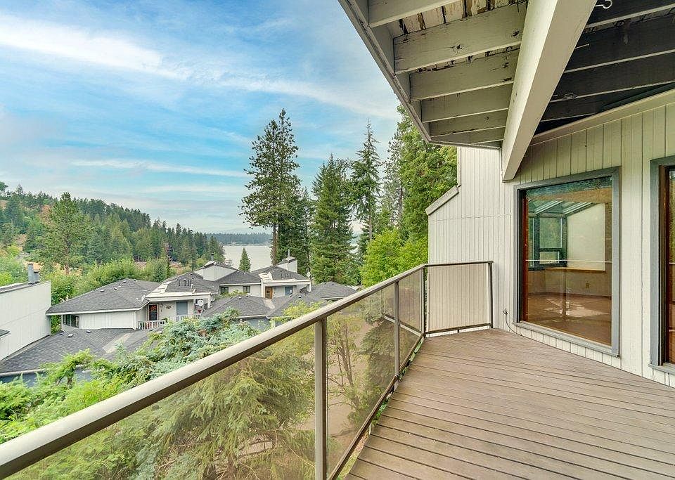 Deck w view off Living Room