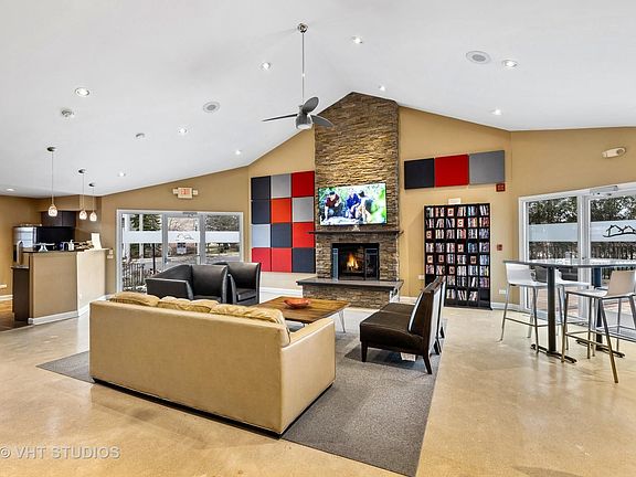 4th image of 1660 Buttonwood Cir APT 3011