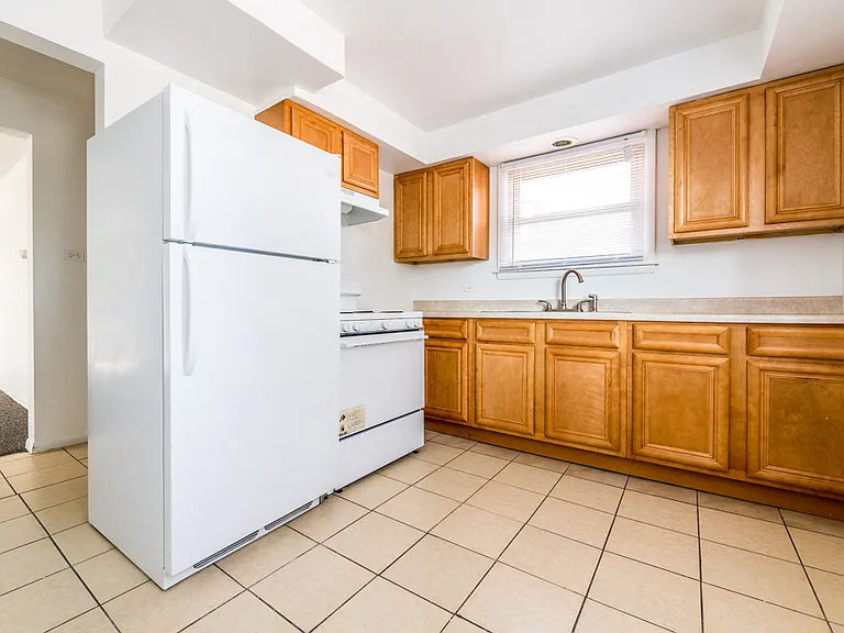 1734 W 87th St — Photo 3
