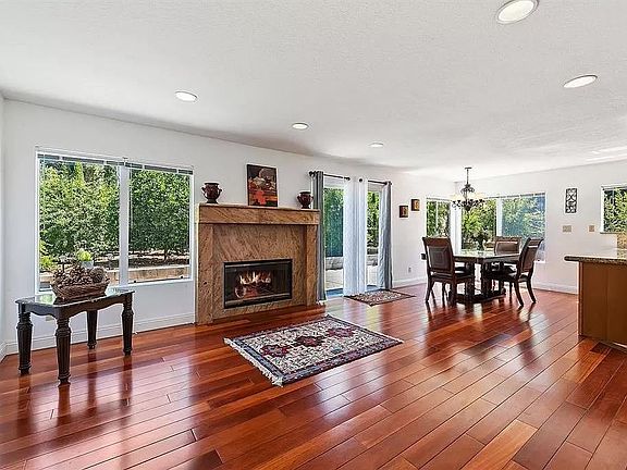 4th image of 1942 Hemingway Ct