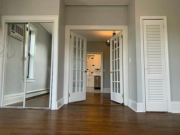 3rd image of 24-01 Ditmars Blvd #1R