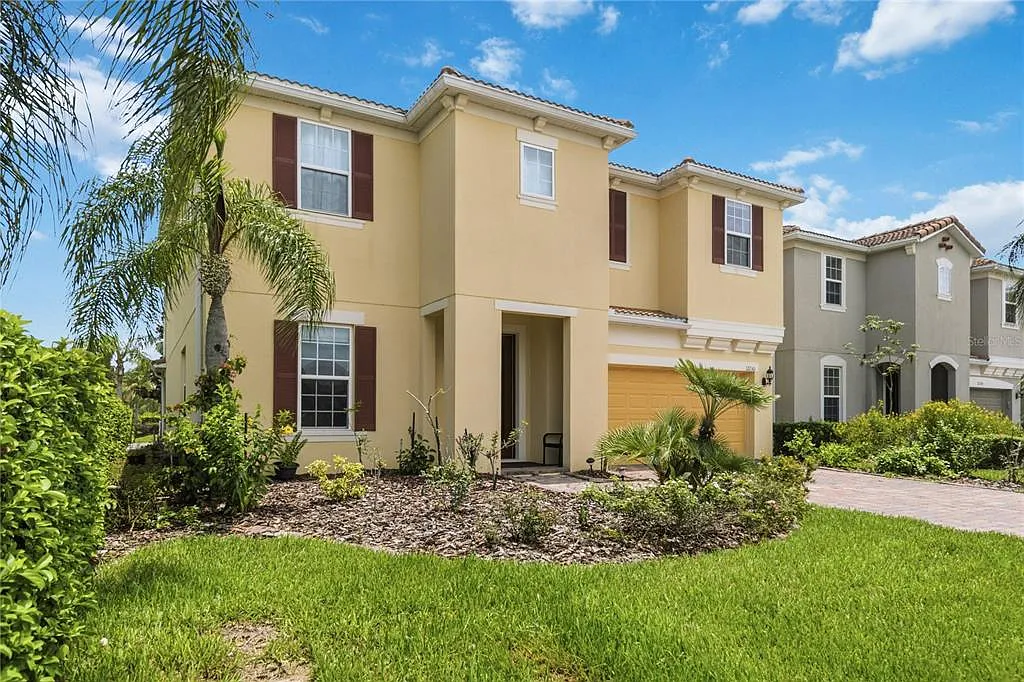 4 bed, 4.0 bath, 4072 sqft, $4,500 — Photo 2