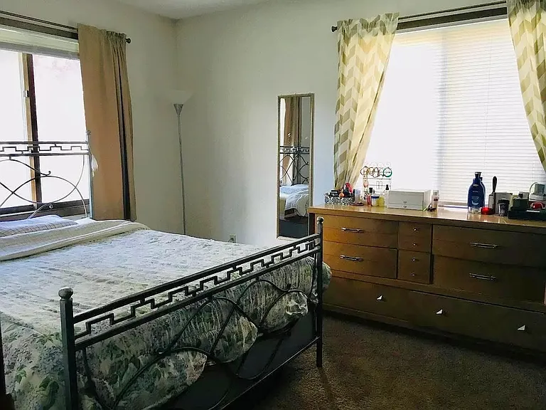 1074 Regency Dr — Photo 5