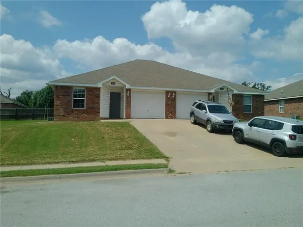 243 Graystone Cir, Centerton, AR 72719