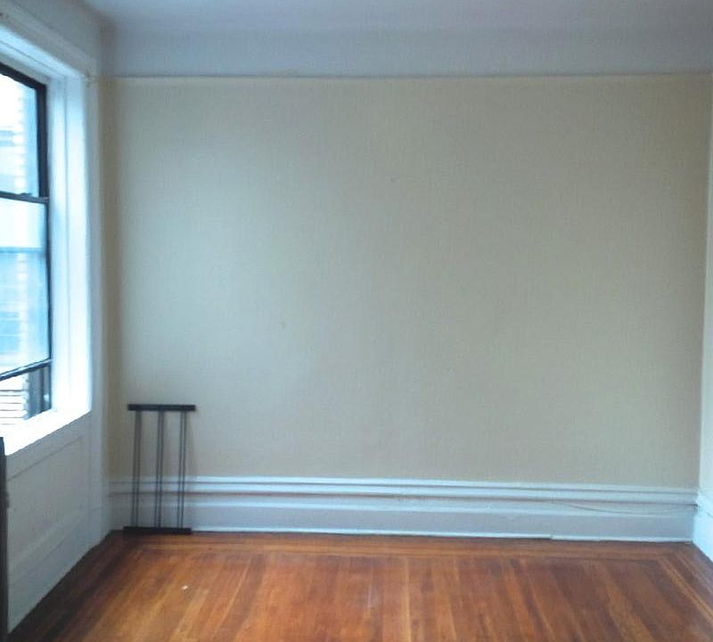 1st image of 10436 196th St #2E