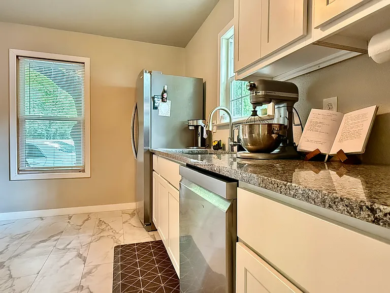 1009 Denton St — Photo 13