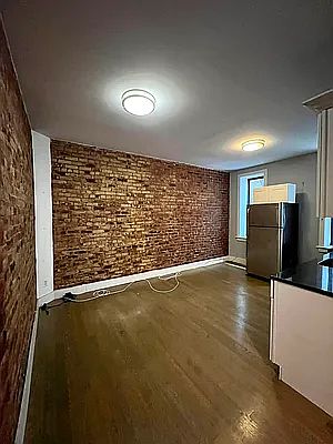 2nd image of 18 E 21st St APT D8