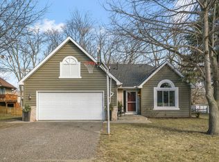 2930 Ontario Rd, Little Canada, MN 55117