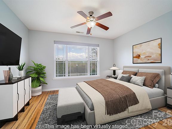3rd image of 10 Northbrook Pl APT D