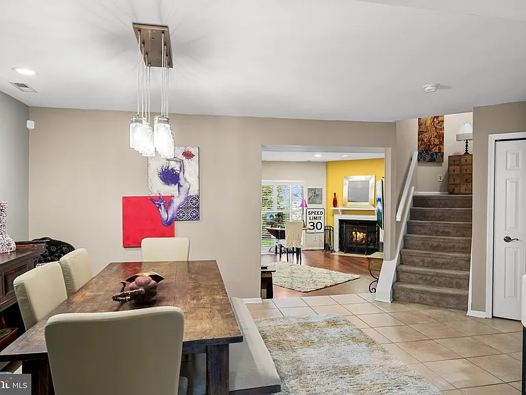 1410 Chanticleer — Photo 3