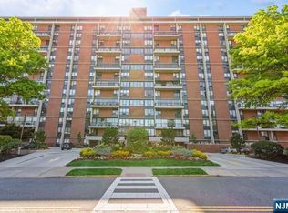 3 Horizon Rd APT 609, Fort Lee, NJ 07024