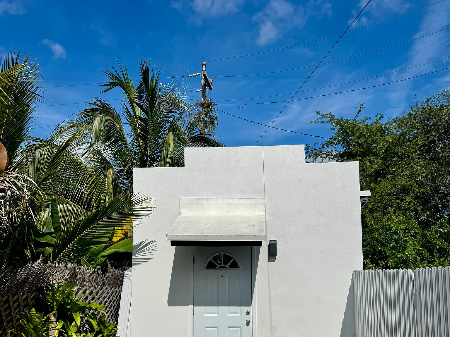 647 N West St — Photo 1