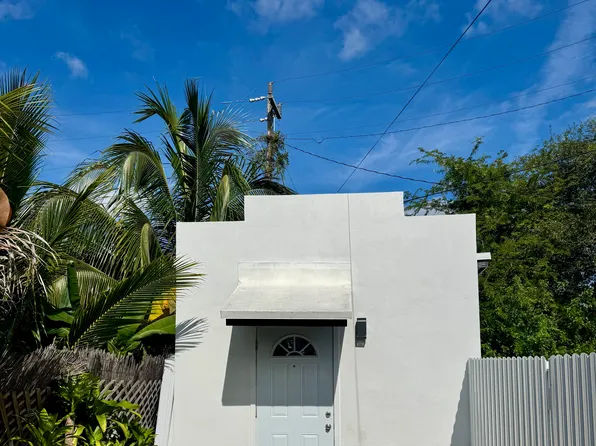 647 N West St, Miami, FL