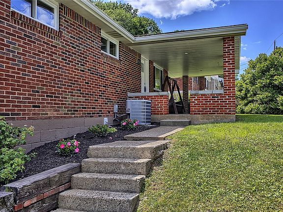 2nd image of 526 Newport Dr
