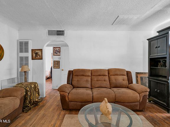 4th image of 130 Oriole Way