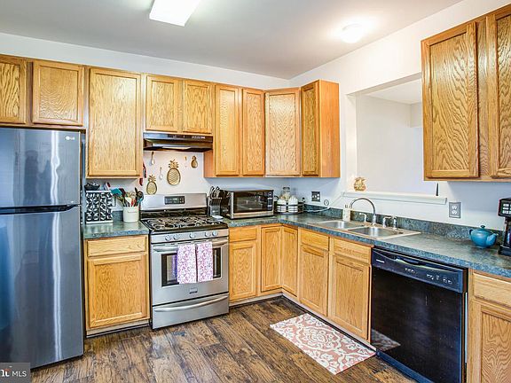 5th image of 25 Townes Pl