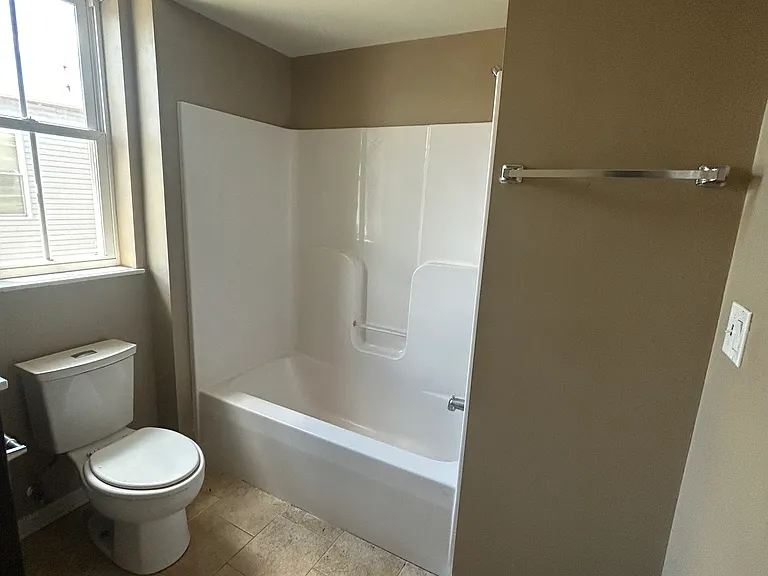 516 N Saint Clair St #301 — Photo 12