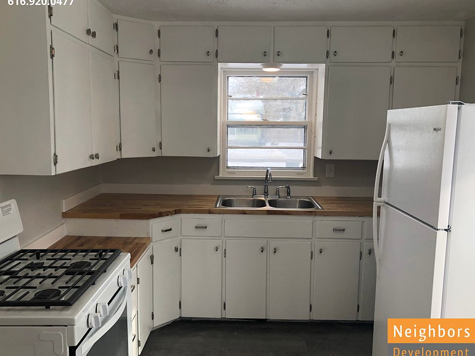 1st image of 381 W Forest Ave