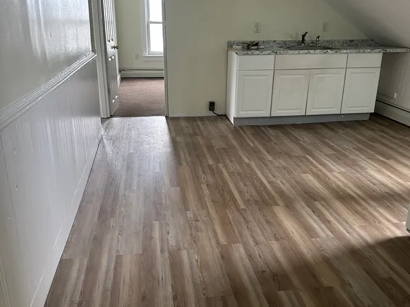 145 Regent Ave Floor 3, Providence, RI 02908
