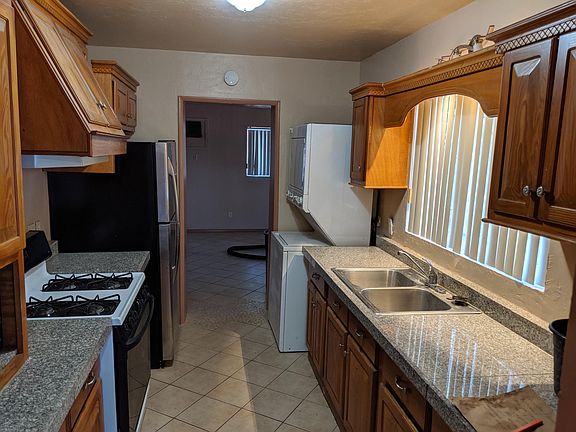 3rd image of 2326 N Flores Dr