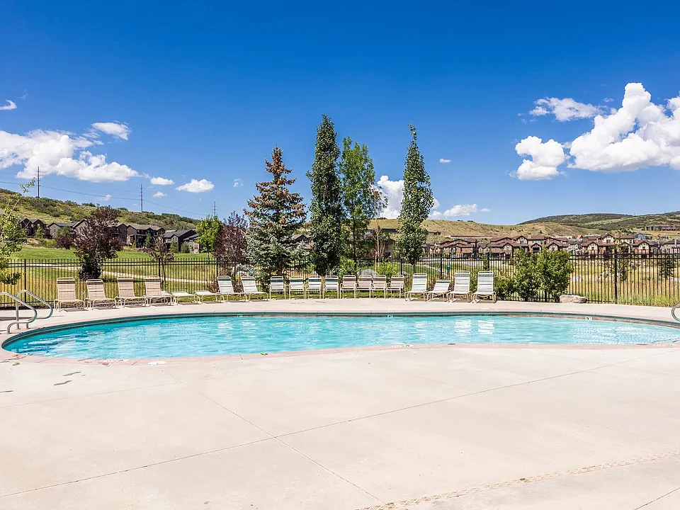 874 W Carving Edge Ct