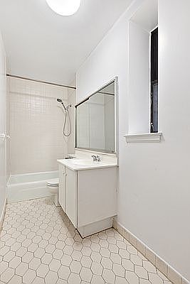 5th image of 231 E 13th St #5G
