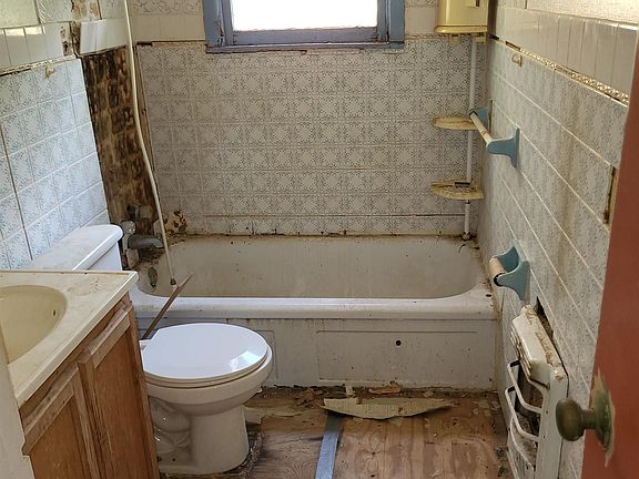 5th image of 1102 Tulsa St