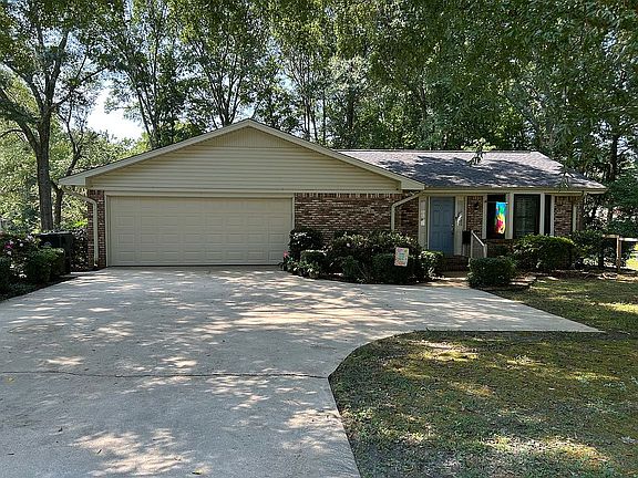 2nd image of 1304 Charter Cir