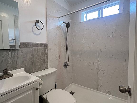 4th image of 1017 Warren St