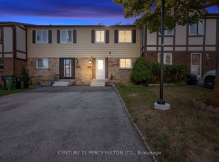 57 Golden Appleway #111, Toronto, ON M3A 3P2