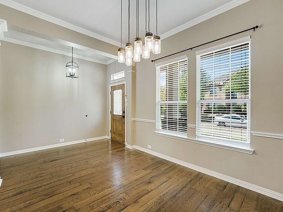 5th image of 4901 Newbridge Dr