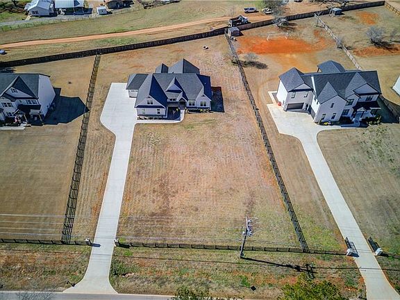 3rd image of 246 Pleasant Hill Church Rd NE