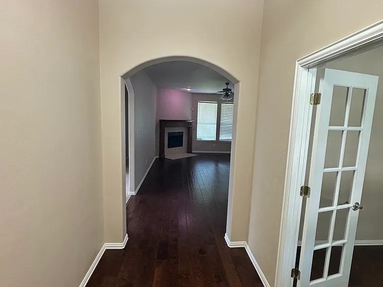 14927 Riverside Dr — Photo 3